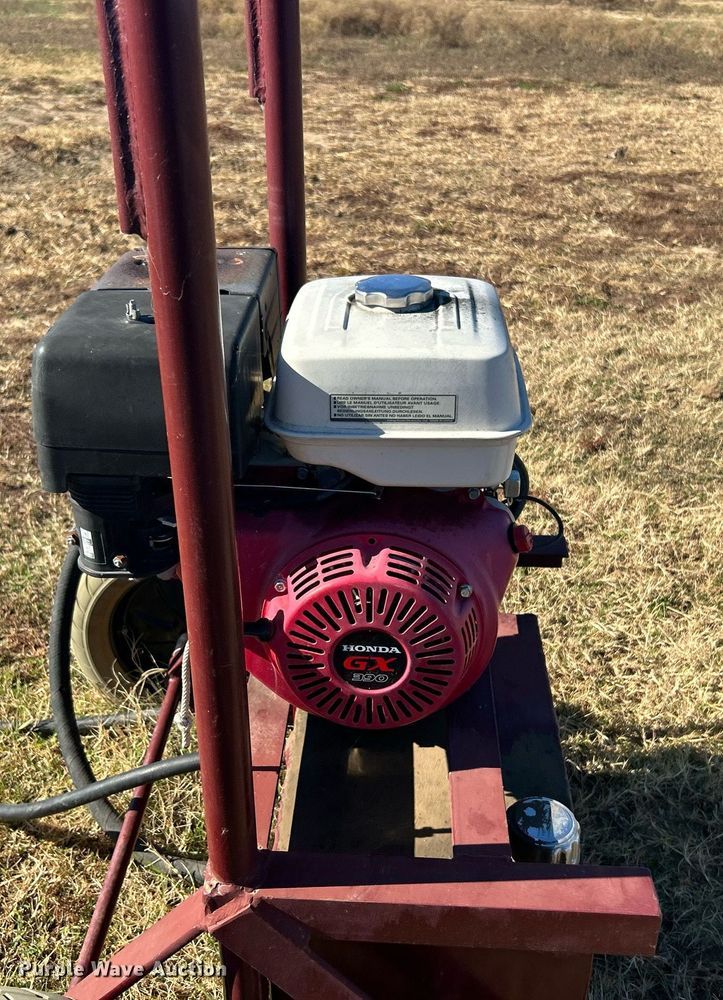 image for item OM9193 Big Red  squeeze chute