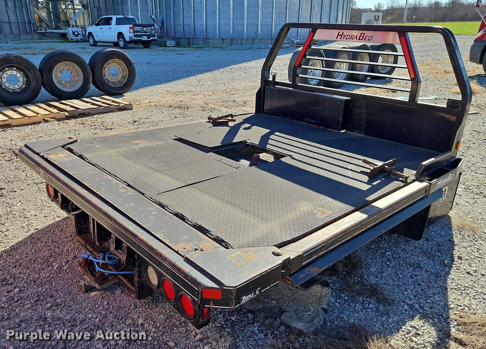 Hydra Bed HB3250 hydraulic bale bed in Mound City, KS Item DN7068 for