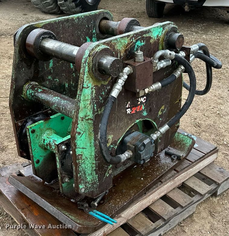 image for item JE9387 2004 Tramac TR-21  plate compactor