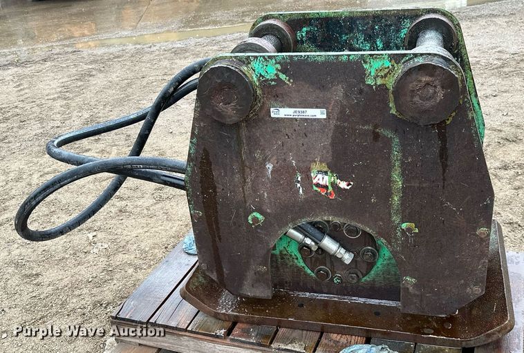 image for item JE9387 2004 Tramac TR-21  plate compactor