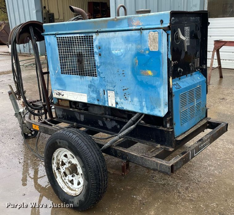 image for item JE9390 Miller Big Blue 251D  welder/generator