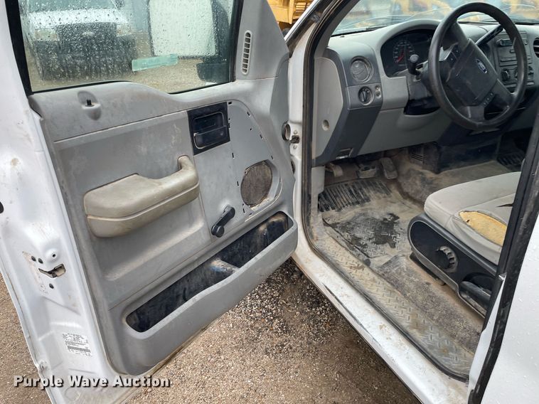 image for item JE9393 2007 Ford F150 XL  pickup truck