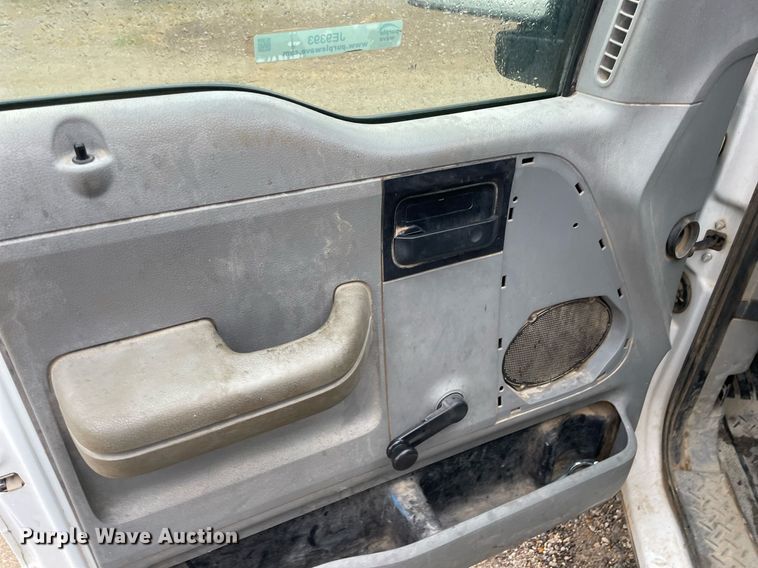 image for item JE9393 2007 Ford F150 XL  pickup truck