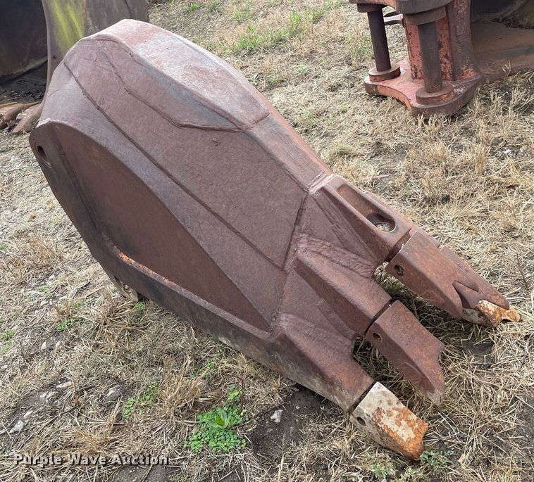 image for item JE9396 Adco 25-V-26  excavator bucket