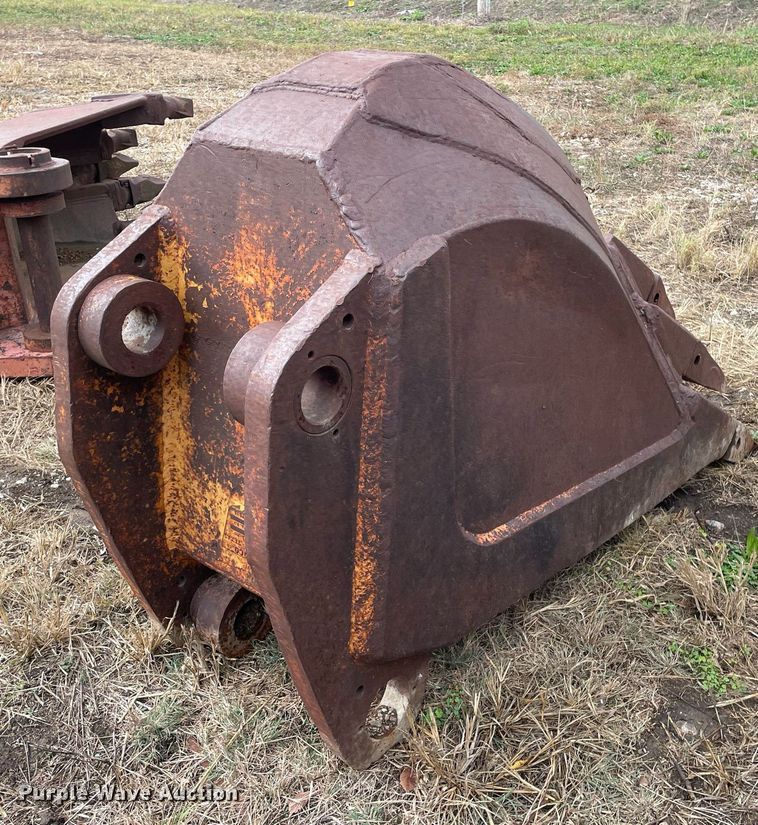 image for item JE9396 Adco 25-V-26  excavator bucket