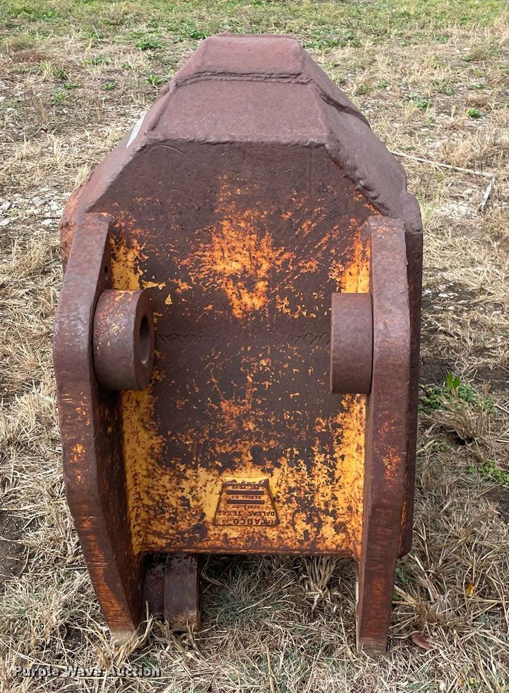 image for item JE9396 Adco 25-V-26  excavator bucket