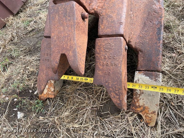 image for item JE9396 Adco 25-V-26  excavator bucket