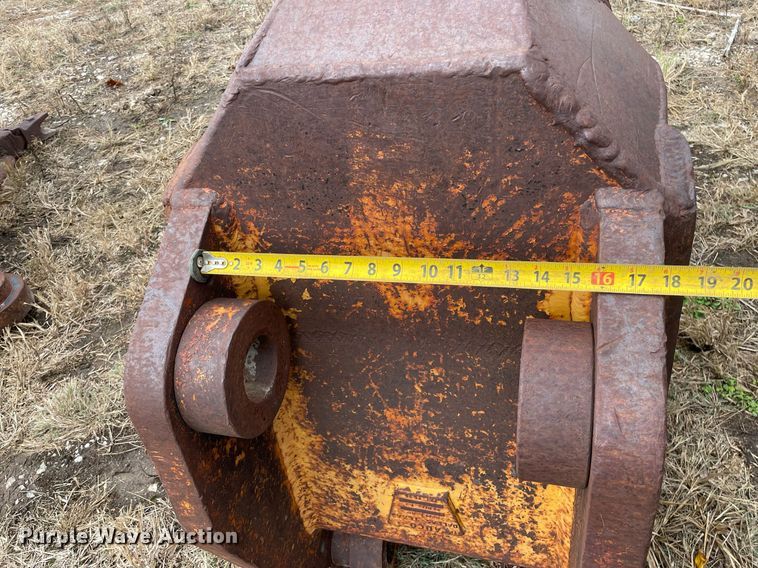 image for item JE9396 Adco 25-V-26  excavator bucket