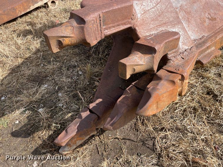 image for item JE9397 (2) excavator buckets