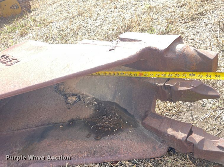 image for item JE9397 (2) excavator buckets