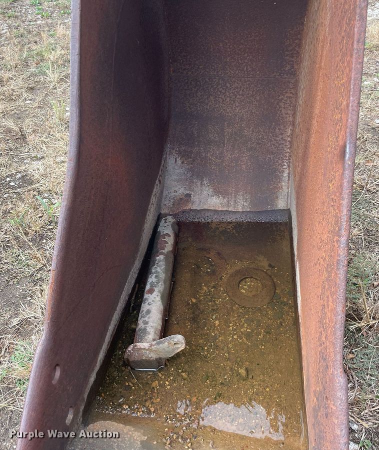 image for item JE9397 (2) excavator buckets