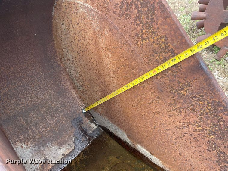 image for item JE9397 (2) excavator buckets