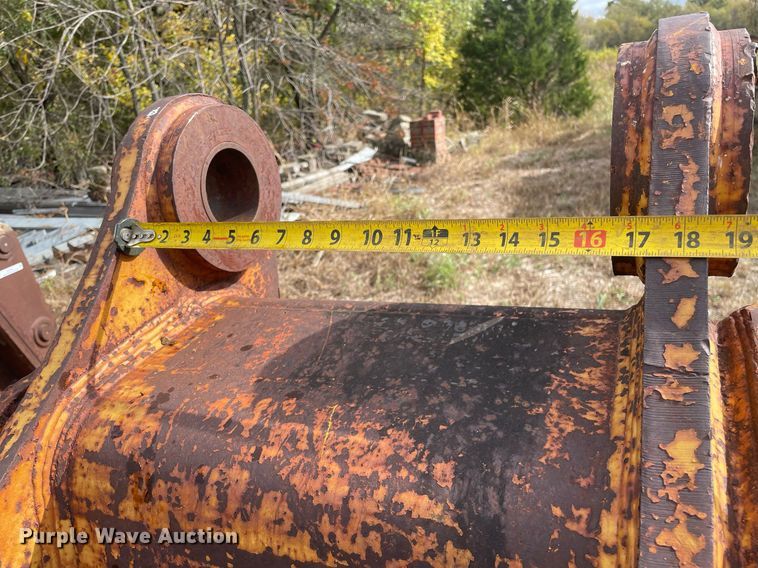 image for item JE9397 (2) excavator buckets