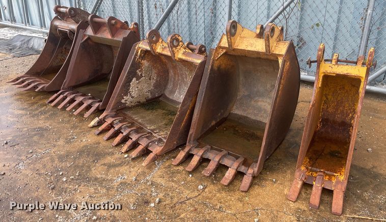 image for item JE9403 (5) backhoe buckets