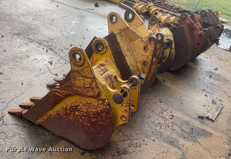 image for item JE9403 (5) backhoe buckets