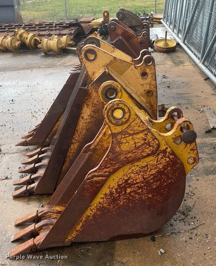 image for item JE9403 (5) backhoe buckets