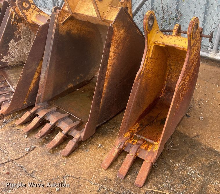 image for item JE9403 (5) backhoe buckets