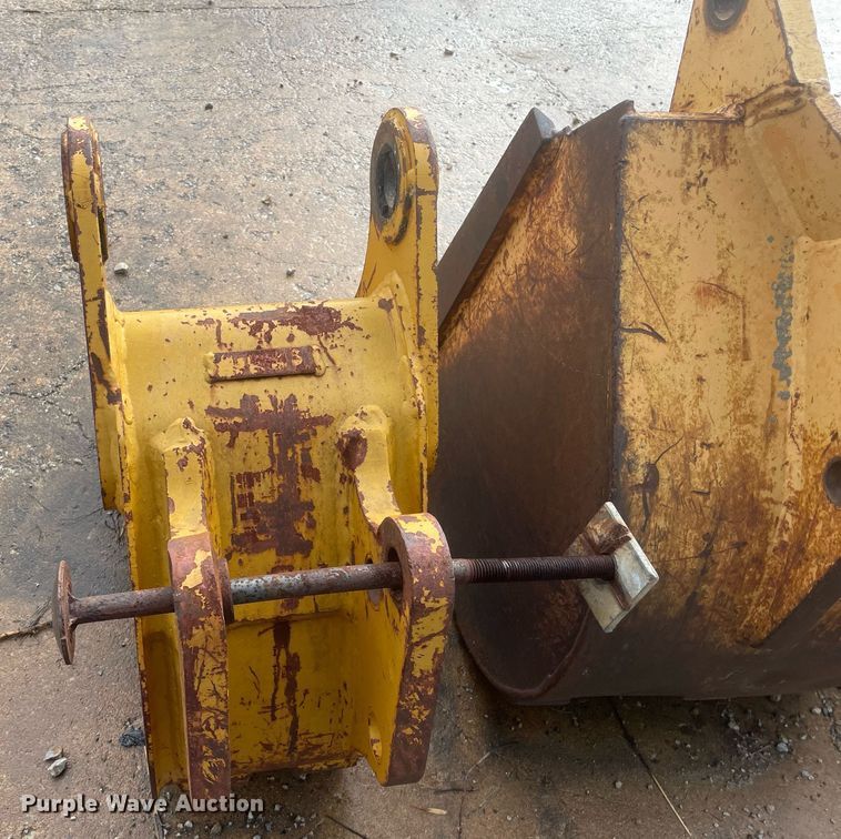 image for item JE9403 (5) backhoe buckets