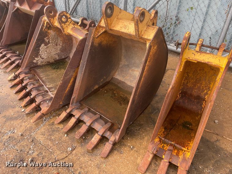 image for item JE9403 (5) backhoe buckets