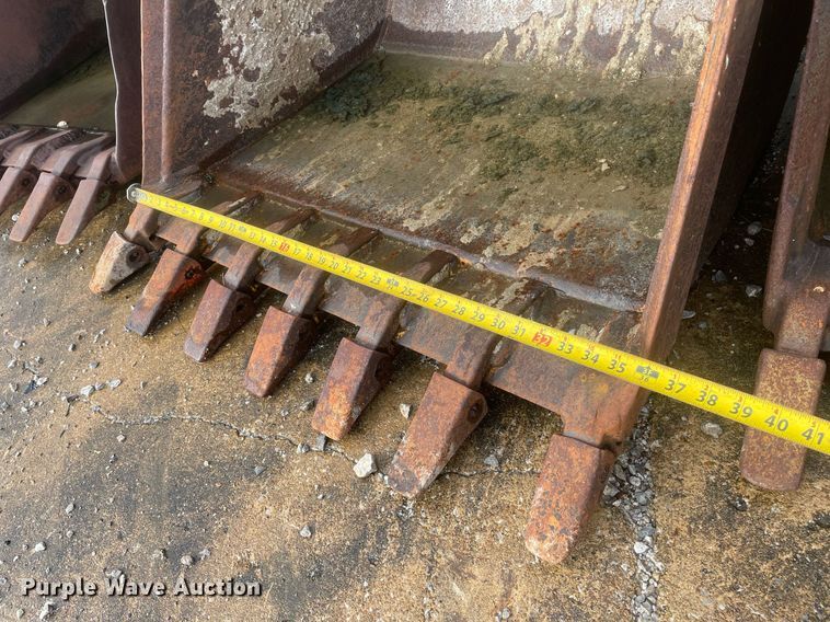 image for item JE9403 (5) backhoe buckets