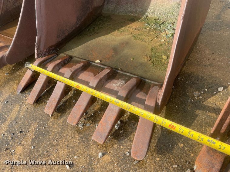 image for item JE9403 (5) backhoe buckets