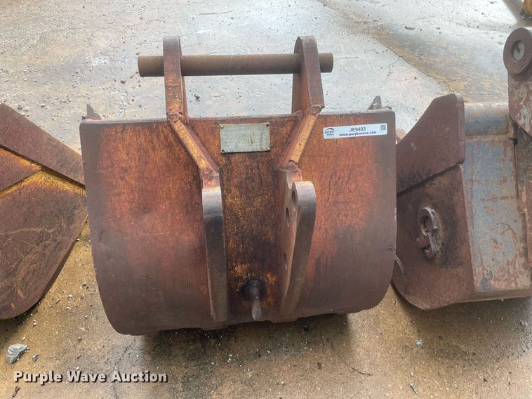 image for item JE9403 (5) backhoe buckets