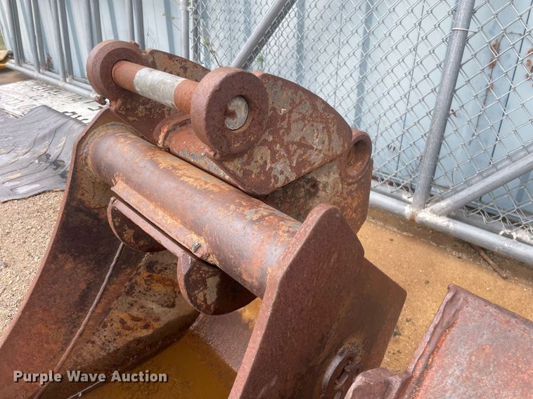 image for item JE9403 (5) backhoe buckets