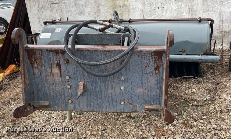 image for item JE9409 Broom