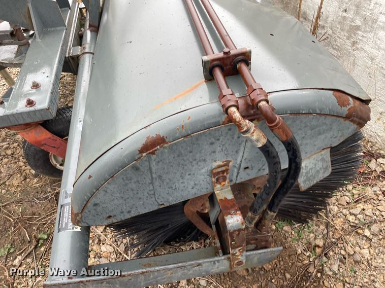 image for item JE9409 Broom