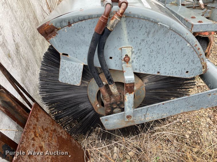 image for item JE9409 Broom