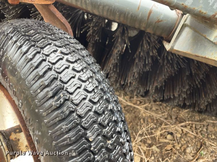 image for item JE9409 Broom