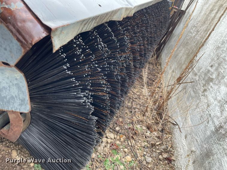 image for item JE9409 Broom