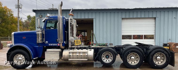 image for item JE9413 2013 Peterbilt 388  semi truck