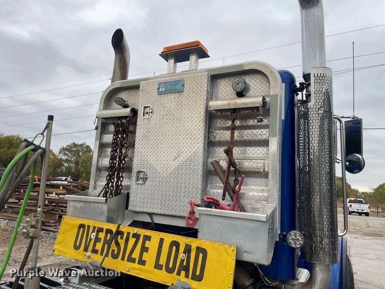 image for item JE9413 2013 Peterbilt 388  semi truck