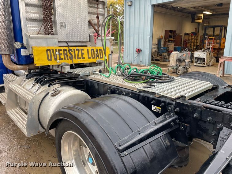 image for item JE9413 2013 Peterbilt 388  semi truck