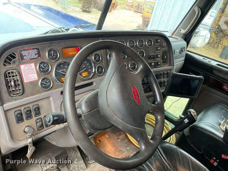 image for item JE9413 2013 Peterbilt 388  semi truck
