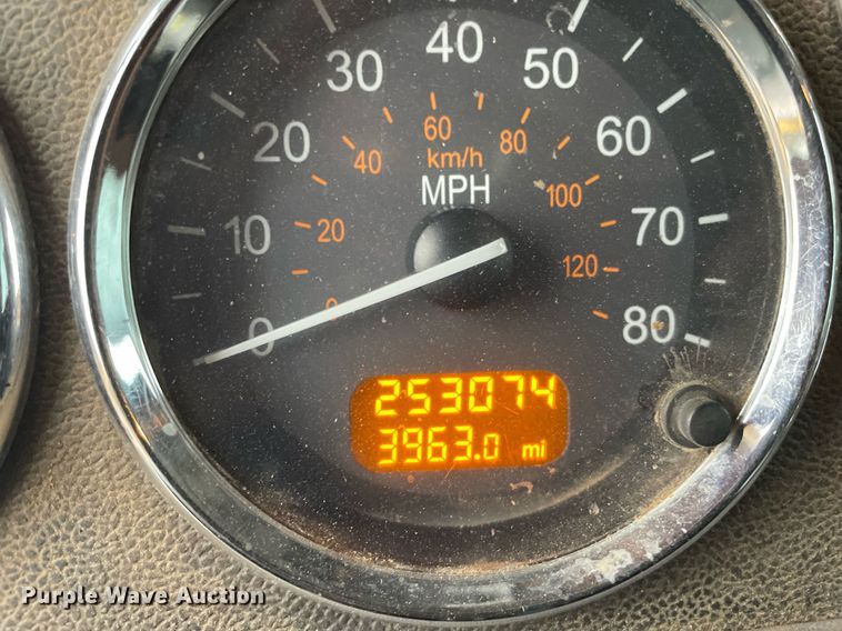 image for item JE9413 2013 Peterbilt 388  semi truck