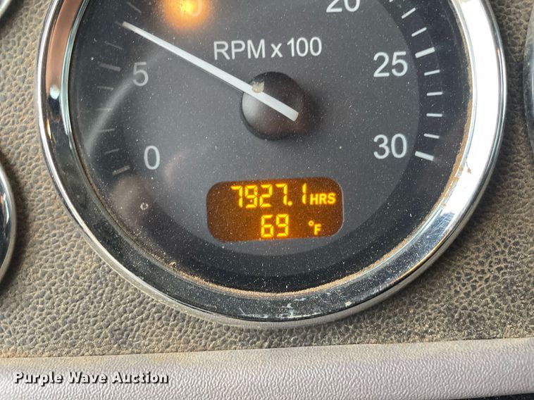 image for item JE9413 2013 Peterbilt 388  semi truck