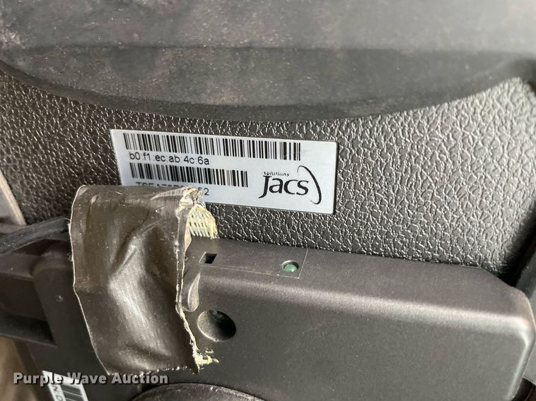 image for item JE9413 2013 Peterbilt 388  semi truck