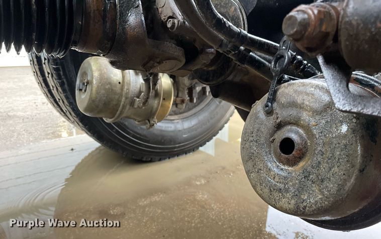 image for item JE9413 2013 Peterbilt 388  semi truck