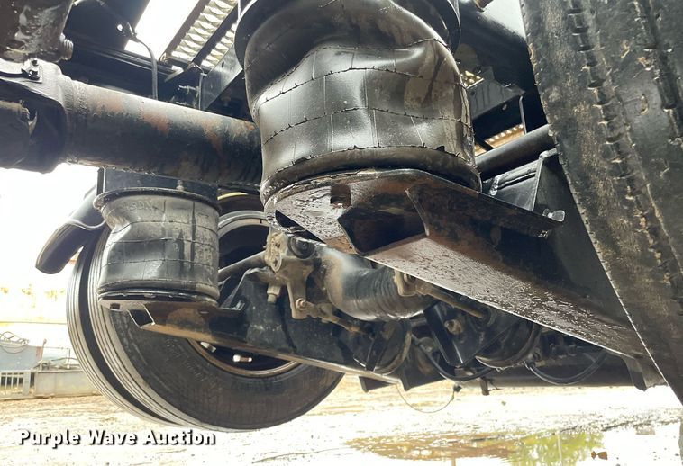 image for item JE9413 2013 Peterbilt 388  semi truck