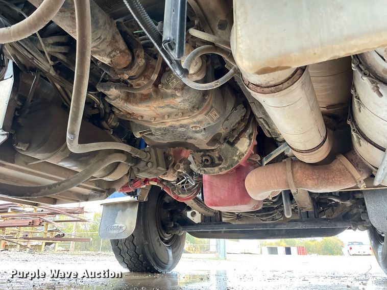 image for item JE9413 2013 Peterbilt 388  semi truck