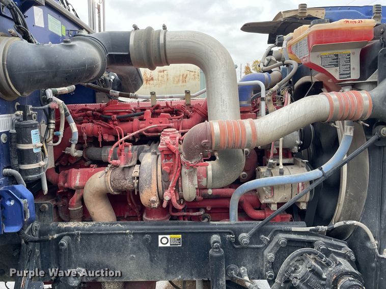 image for item JE9413 2013 Peterbilt 388  semi truck