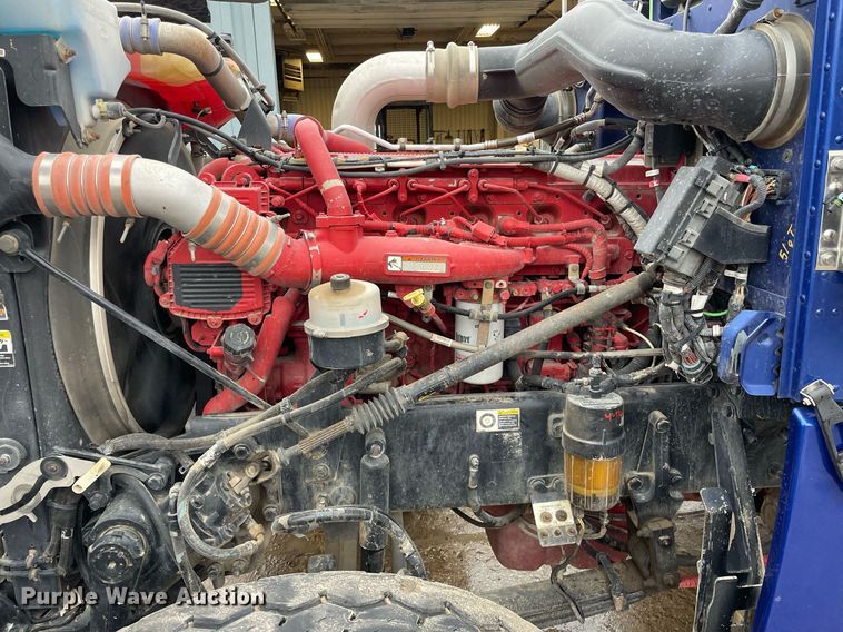 image for item JE9413 2013 Peterbilt 388  semi truck