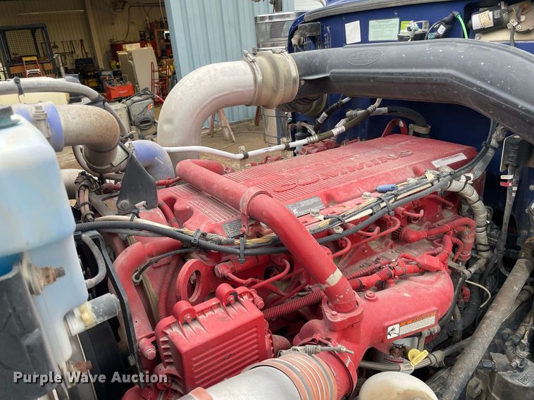 image for item JE9413 2013 Peterbilt 388  semi truck