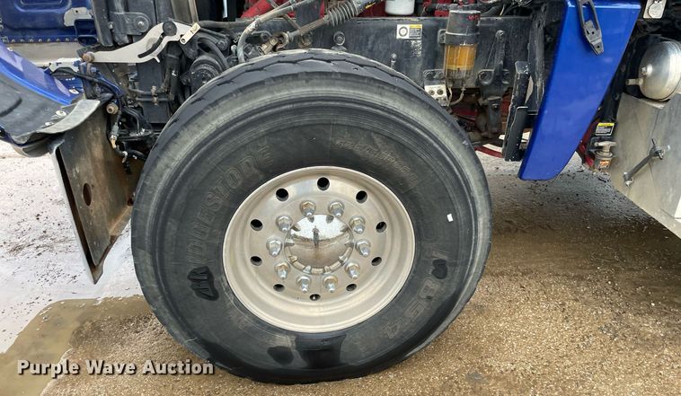 image for item JE9413 2013 Peterbilt 388  semi truck