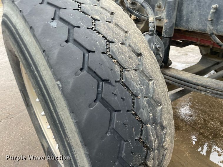 image for item JE9413 2013 Peterbilt 388  semi truck