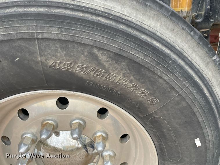 image for item JE9413 2013 Peterbilt 388  semi truck