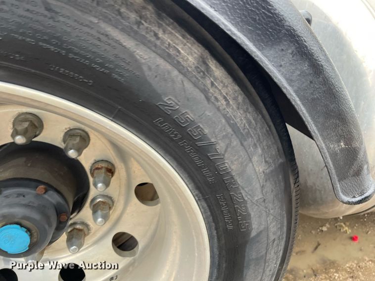 image for item JE9413 2013 Peterbilt 388  semi truck