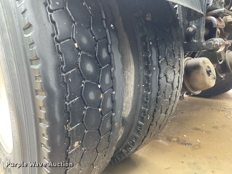 image for item JE9413 2013 Peterbilt 388  semi truck